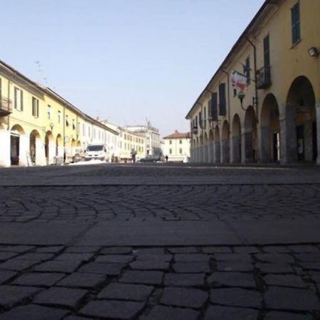 Rocks Appartamenti I Portici Nel Centro Storico! Melzo Buitenkant foto